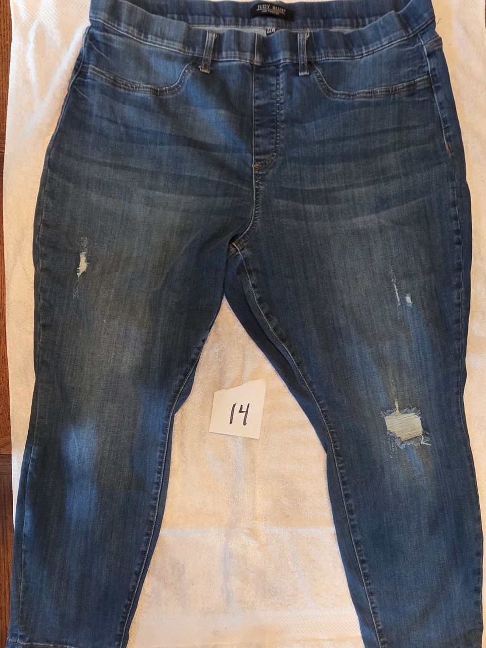 Judy Blue 22W Distressed Pull-On Skinny Jeans